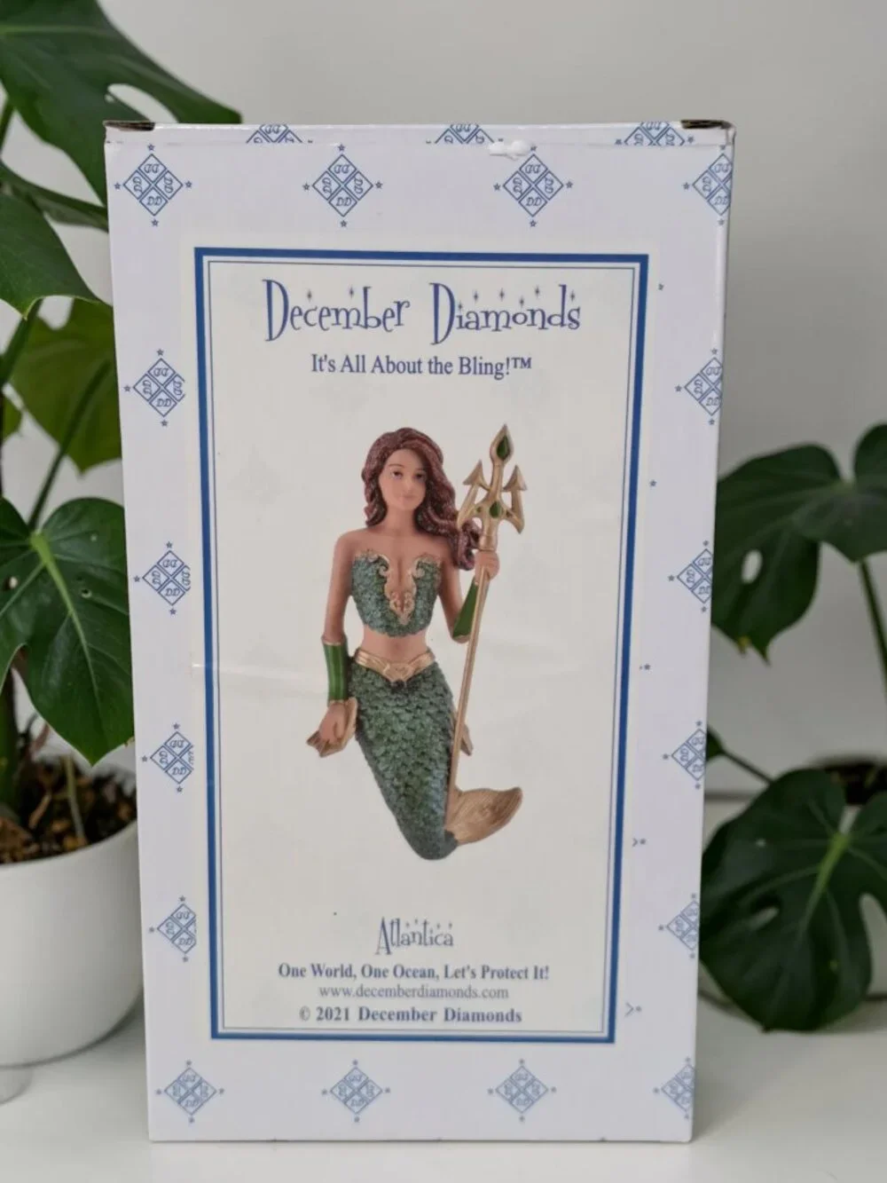 December Diamonds Atlantica Ornament